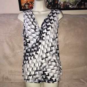 Worthington petite PL black white and grey sleeveless top 💕